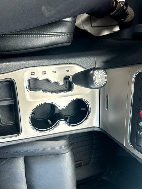 2011 Jeep Grand Cherokee Image 18