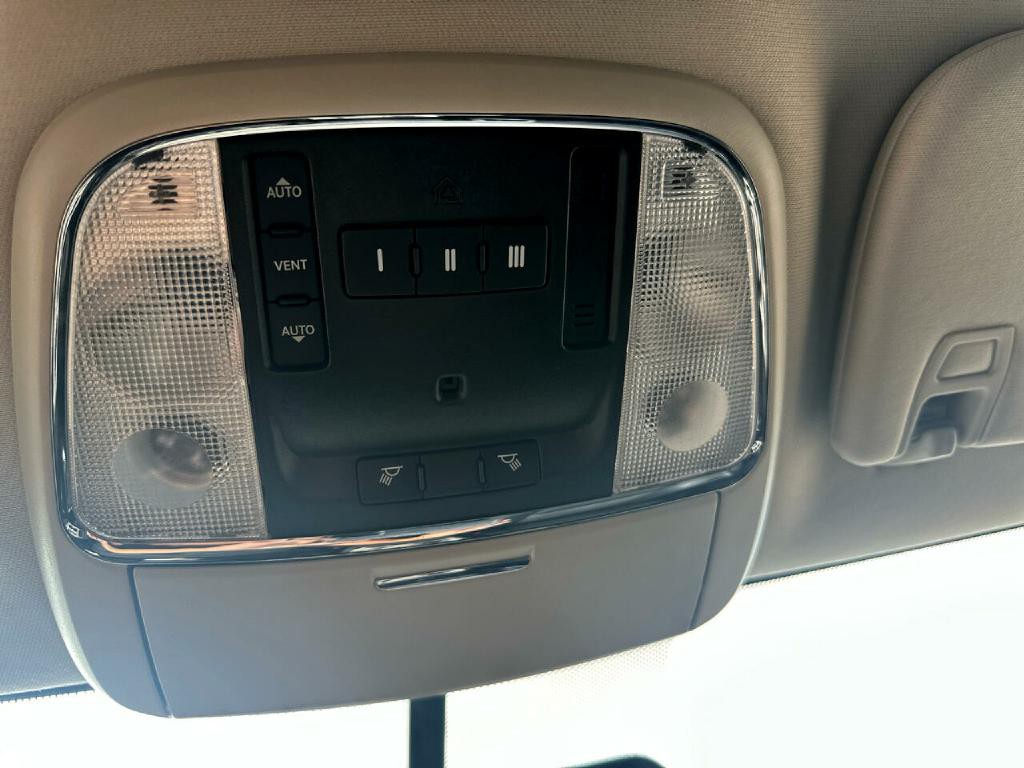 2011 Jeep Grand Cherokee Image 21
