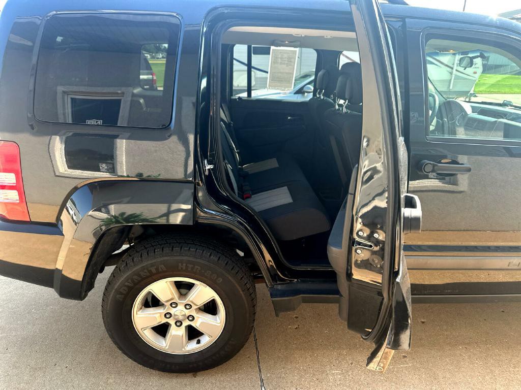 2010 Jeep Liberty Image 11