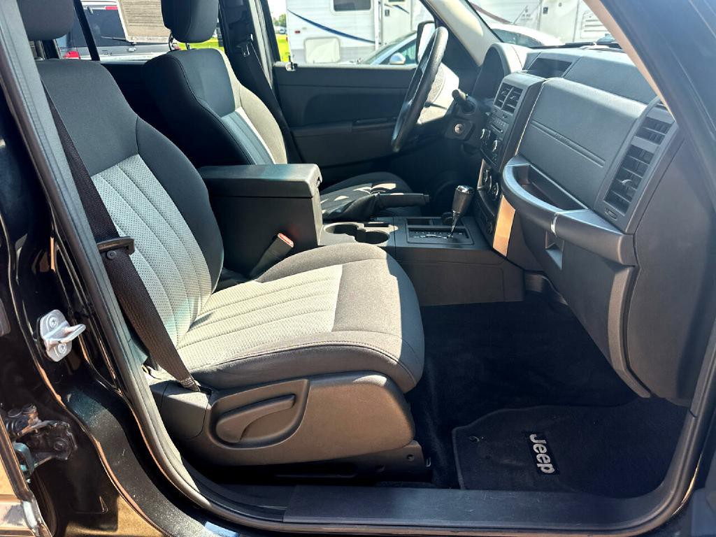 2010 Jeep Liberty Image 14
