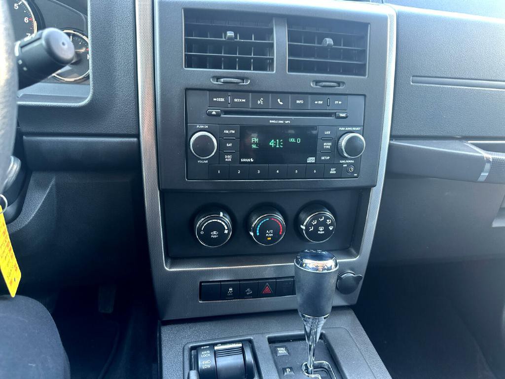 2010 Jeep Liberty Image 16