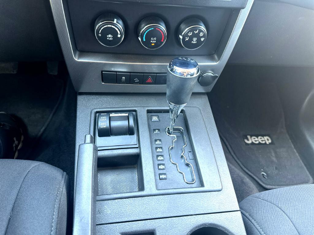 2010 Jeep Liberty Image 17