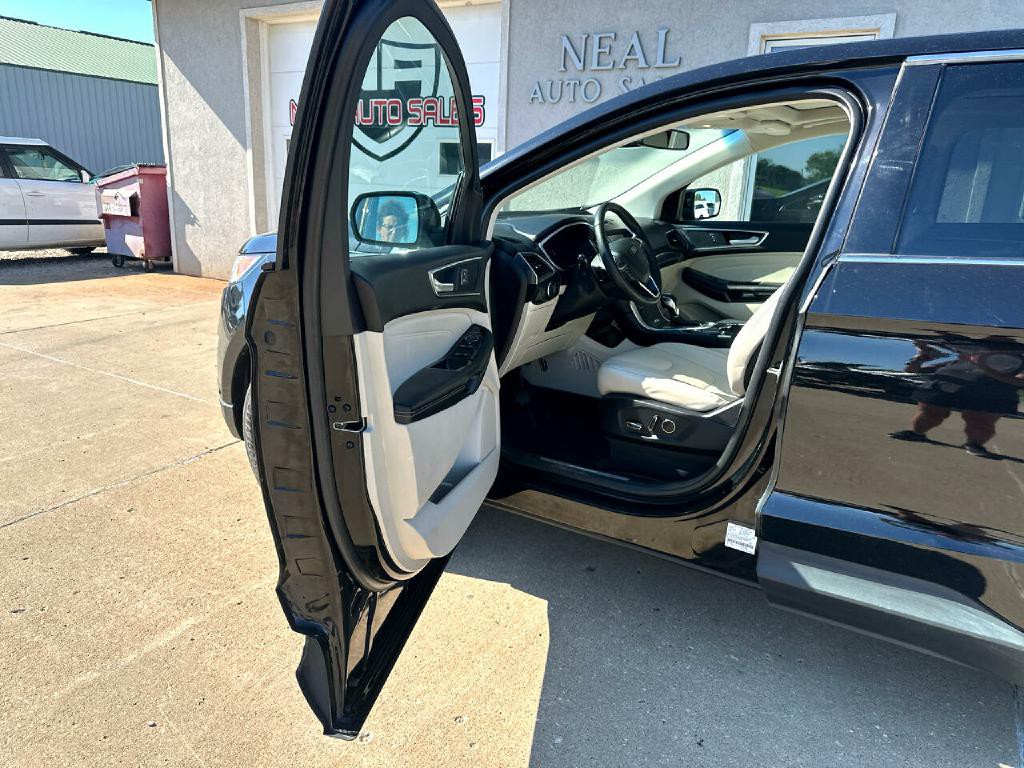 2018 Ford Edge Image 12