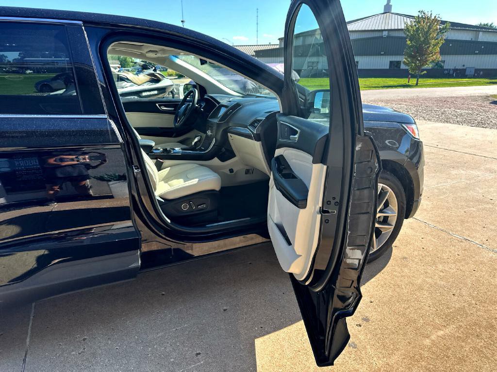 2018 Ford Edge Image 16