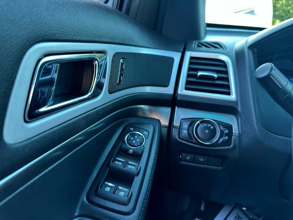 2015 Ford Explorer Image 21