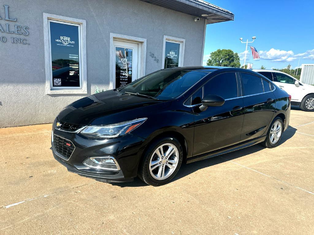 2016 Chevrolet Cruze Image 2