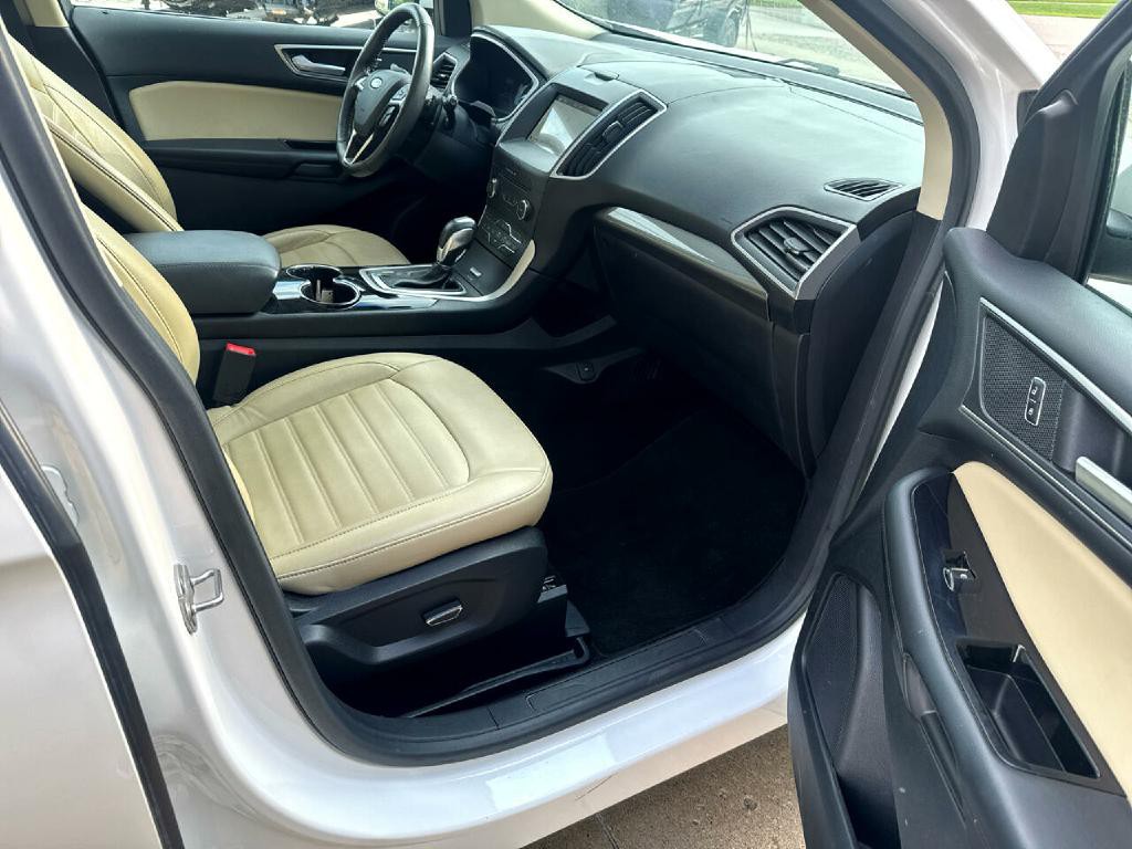 2016 Ford Edge Image 12