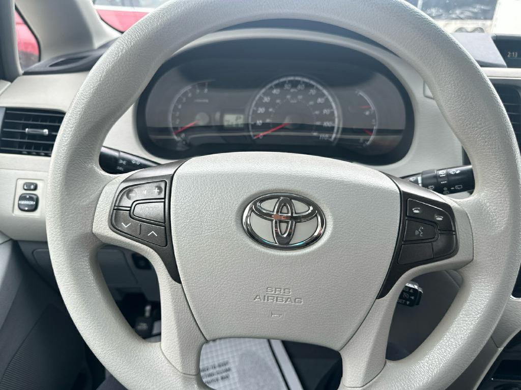 2011 Toyota Sienna Image 20