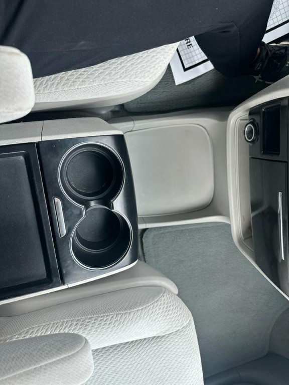 2011 Toyota Sienna Image 23