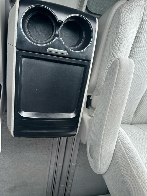 2011 Toyota Sienna Image 24