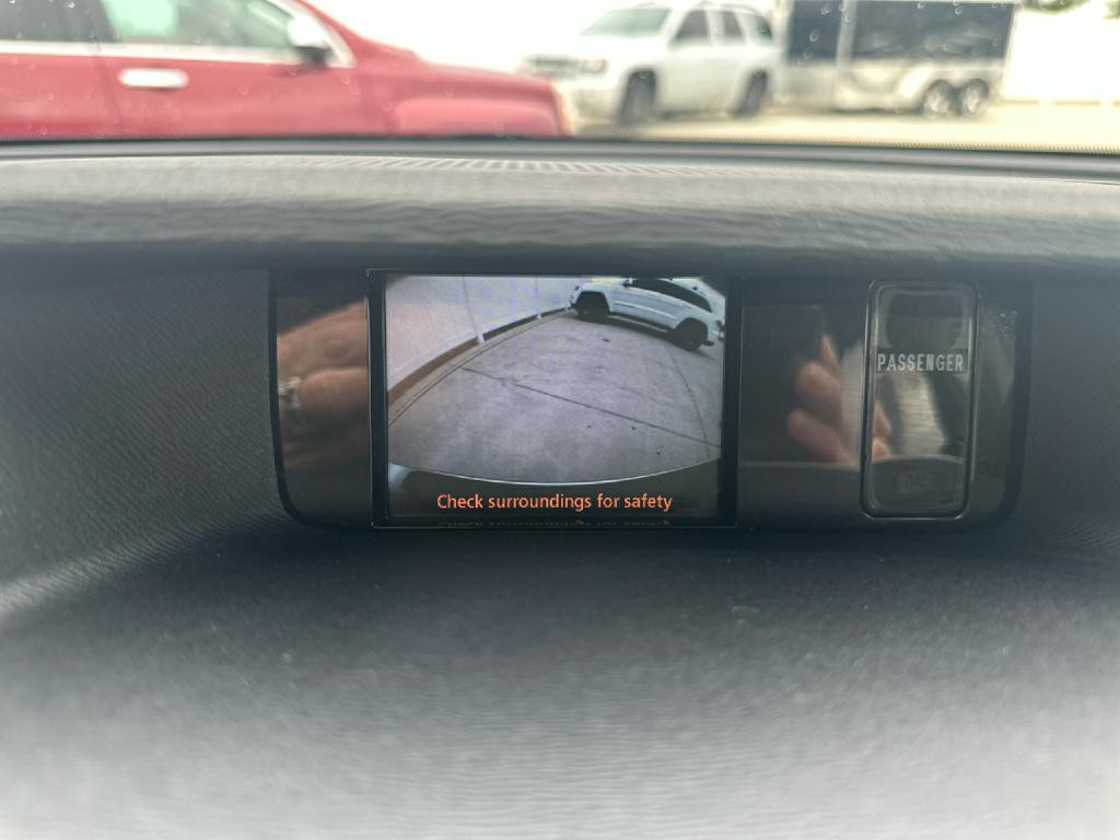 2011 Toyota Sienna Image 25