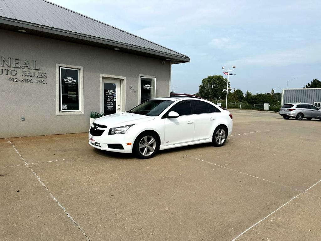 2014 Chevrolet Cruze Image 2