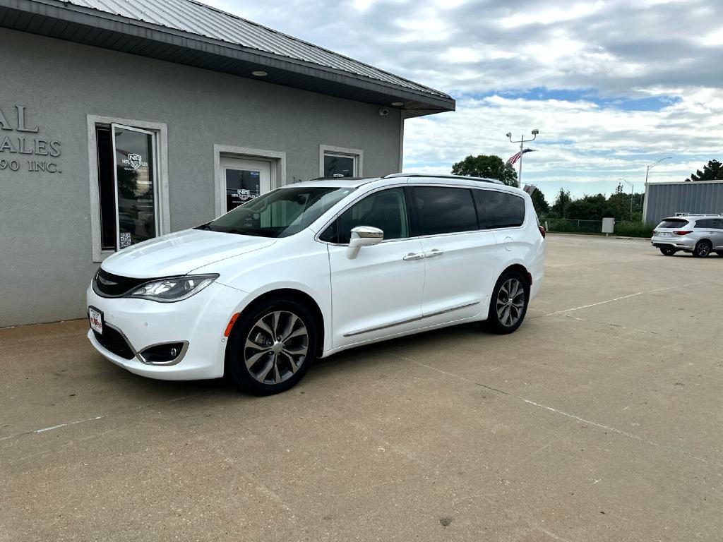 2017 Chrysler Pacifica Image 2
