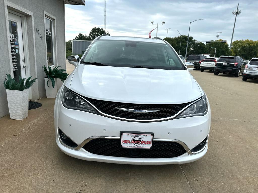 2017 Chrysler Pacifica Image 3