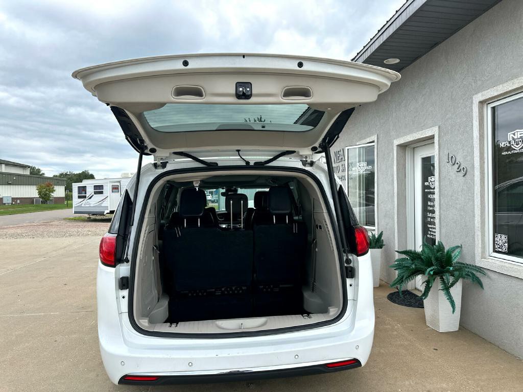 2017 Chrysler Pacifica Image 6