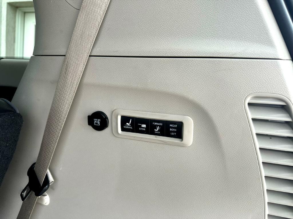 2017 Chrysler Pacifica Image 7