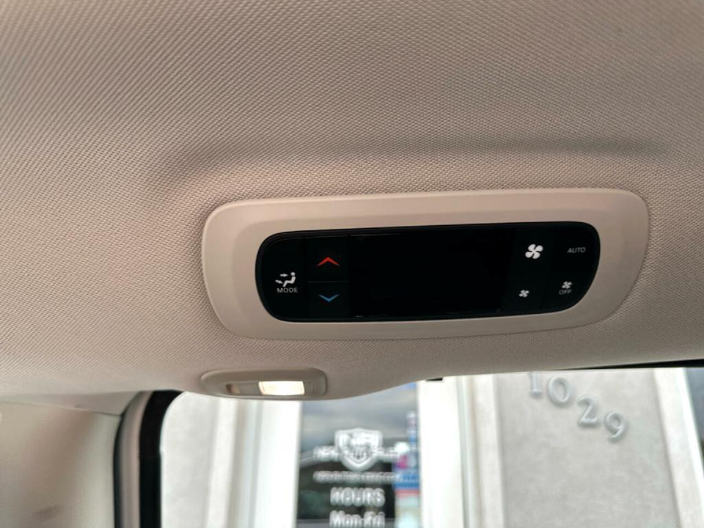 2017 Chrysler Pacifica Image 11