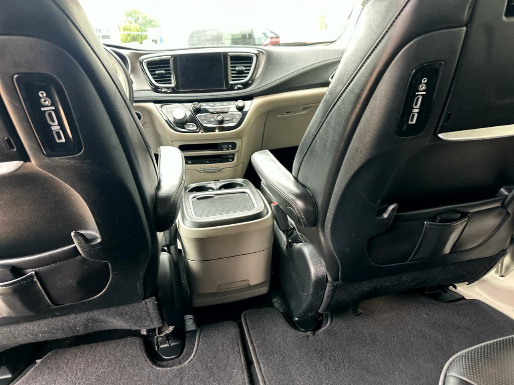 2017 Chrysler Pacifica Image 15