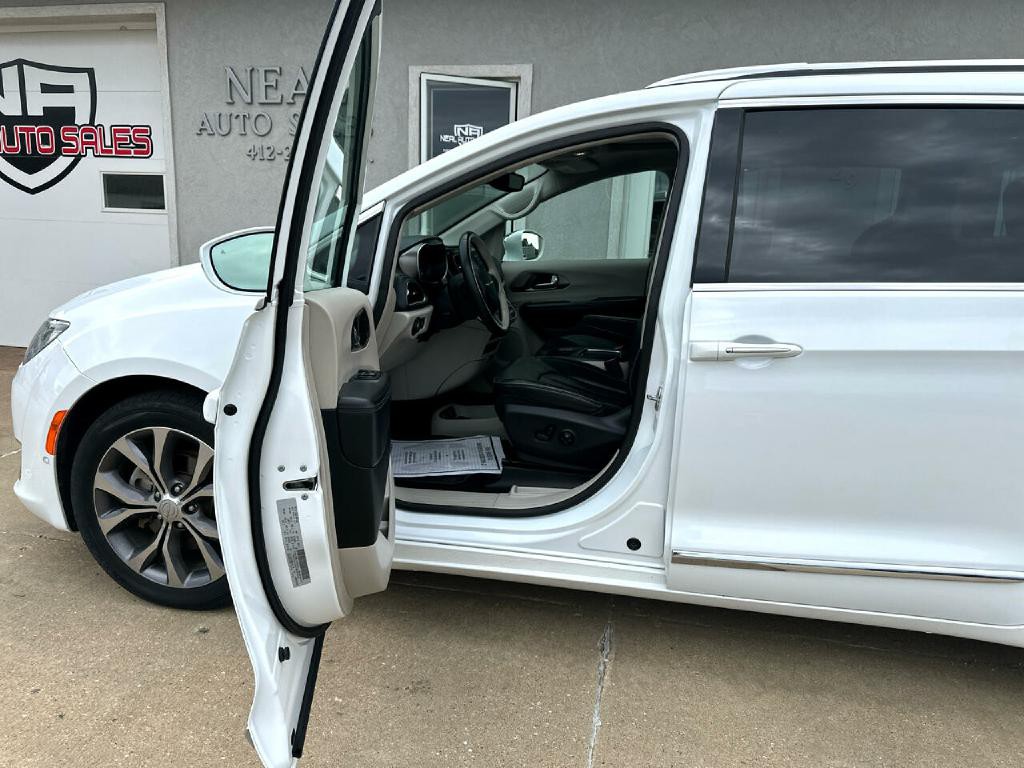 2017 Chrysler Pacifica Image 18