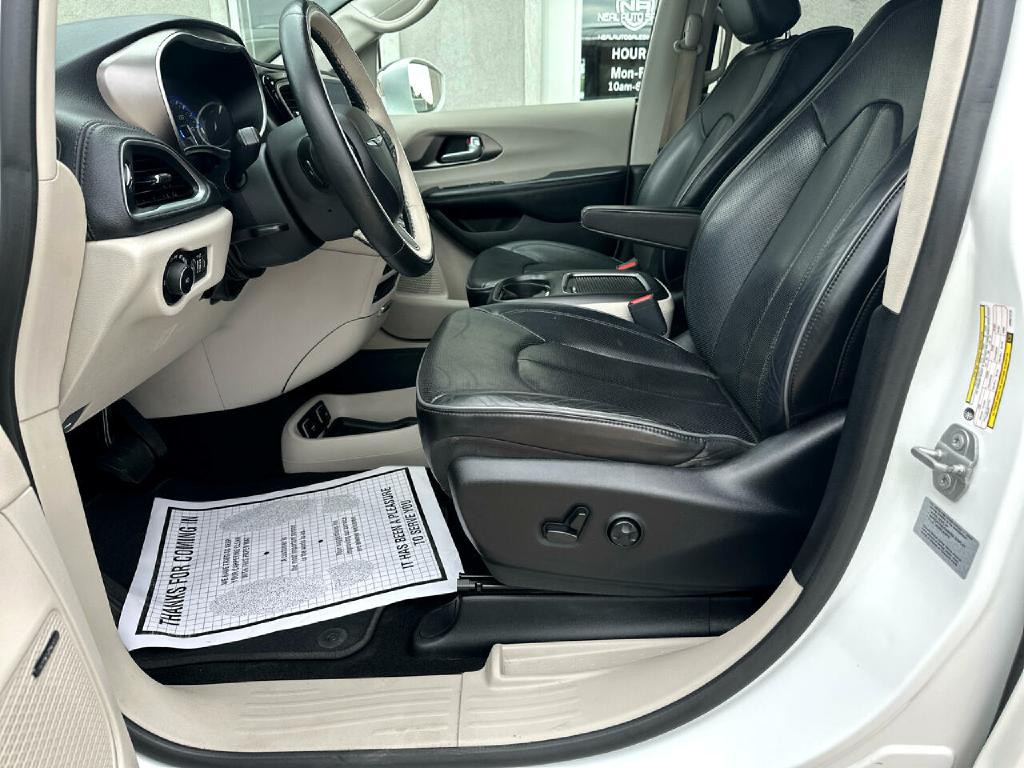 2017 Chrysler Pacifica Image 19