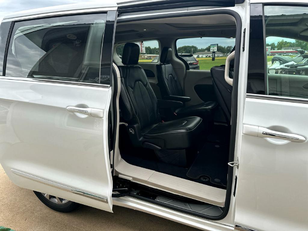 2017 Chrysler Pacifica Image 20
