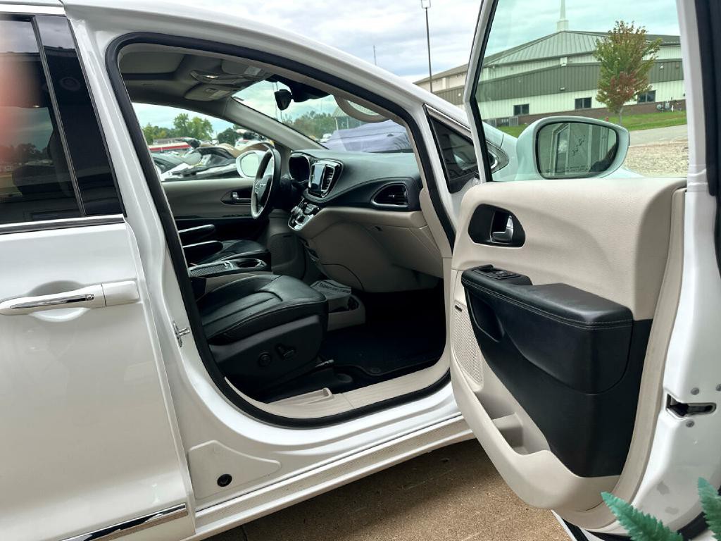 2017 Chrysler Pacifica Image 21