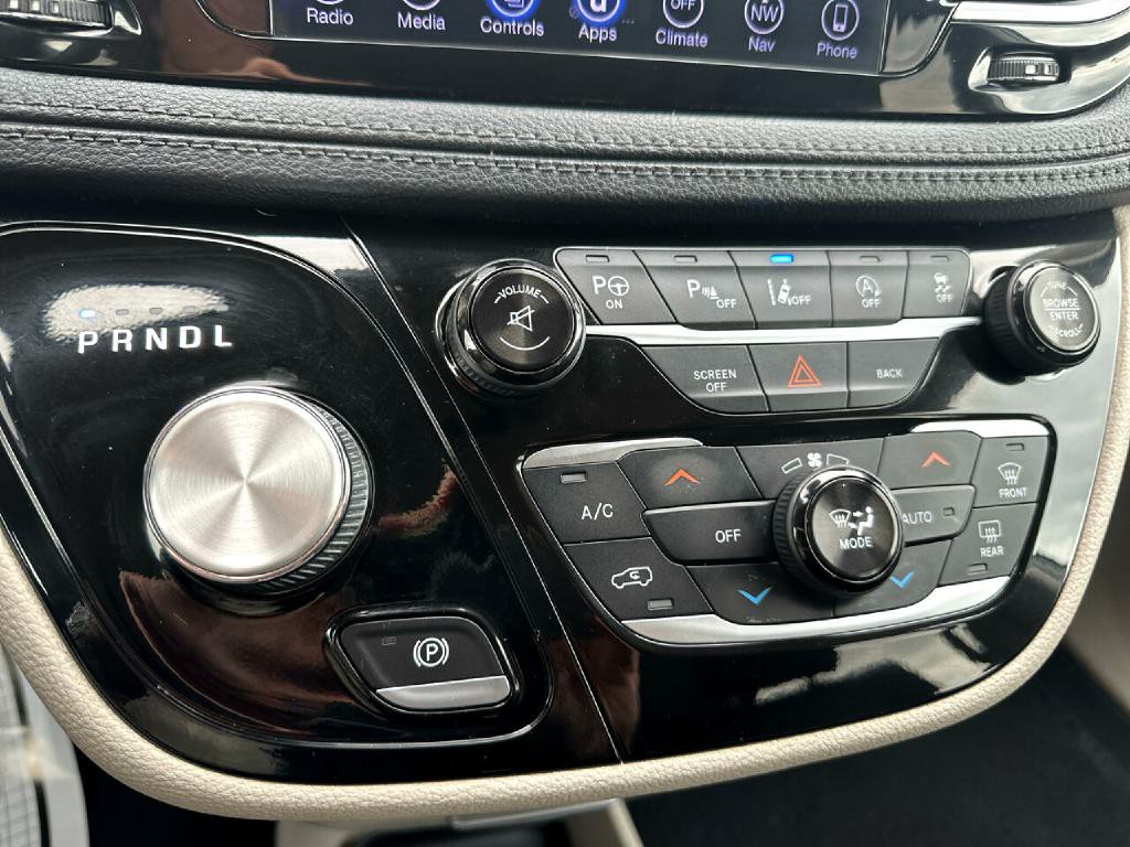 2017 Chrysler Pacifica Image 28