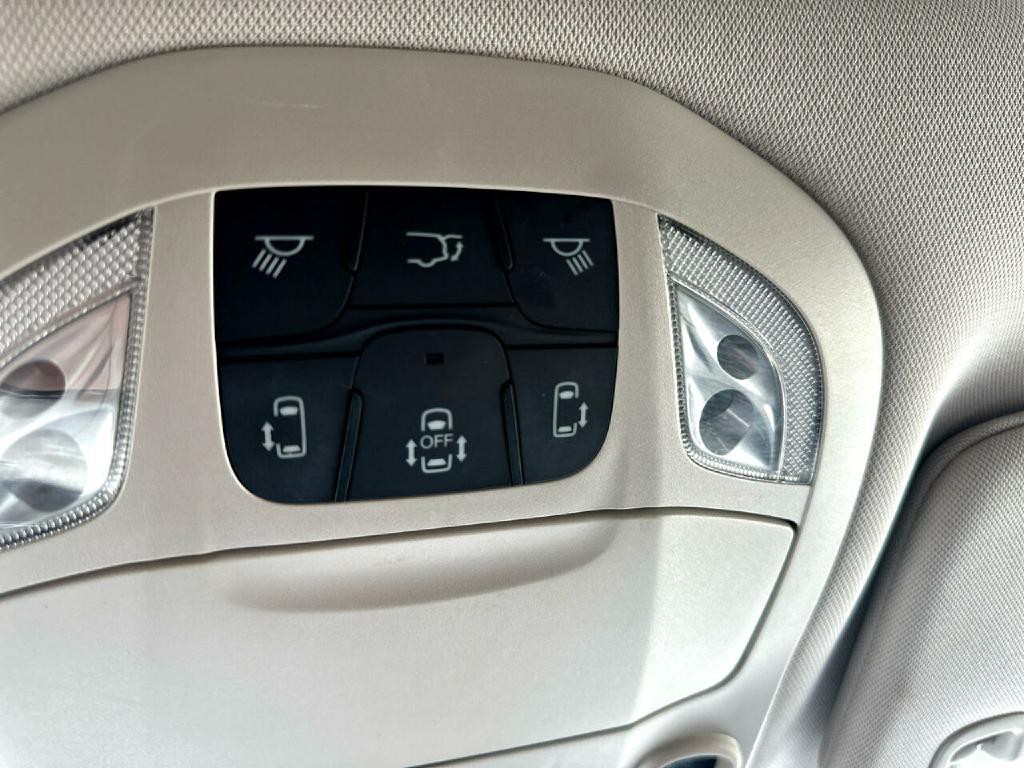 2017 Chrysler Pacifica Image 31
