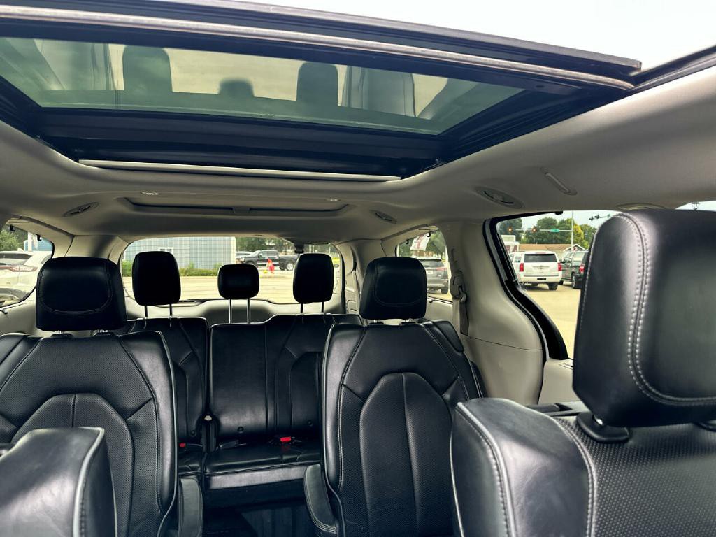 2017 Chrysler Pacifica Image 32