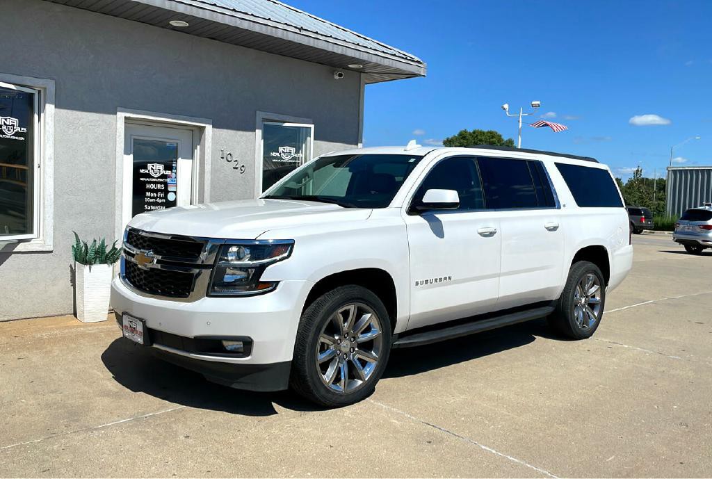 2020 Chevrolet Suburban Image 2