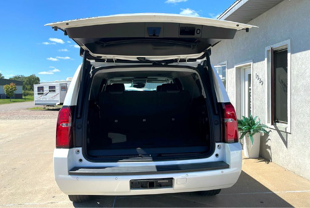 2020 Chevrolet Suburban Image 6
