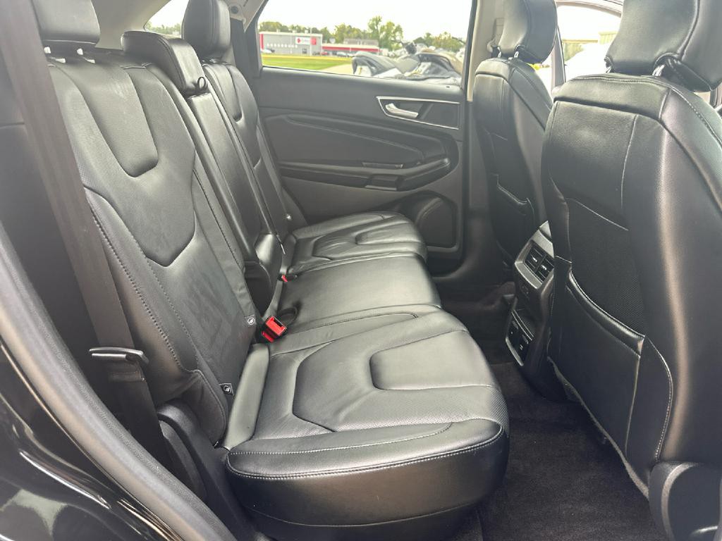 2016 Ford Edge Image 13