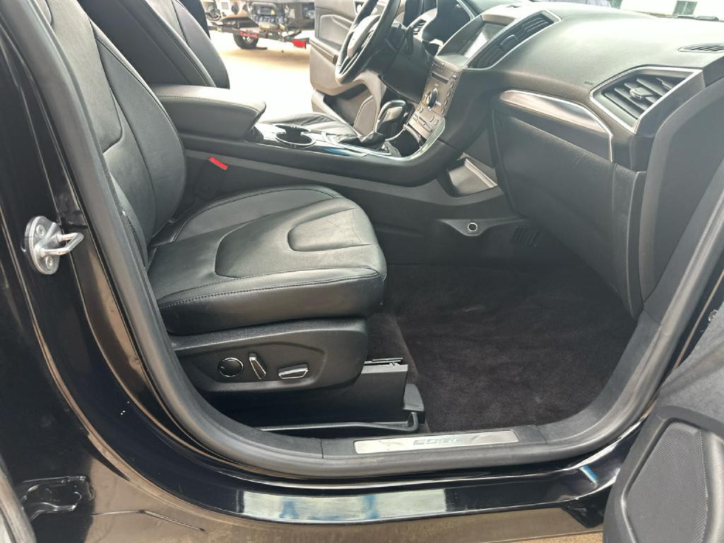 2016 Ford Edge Image 16