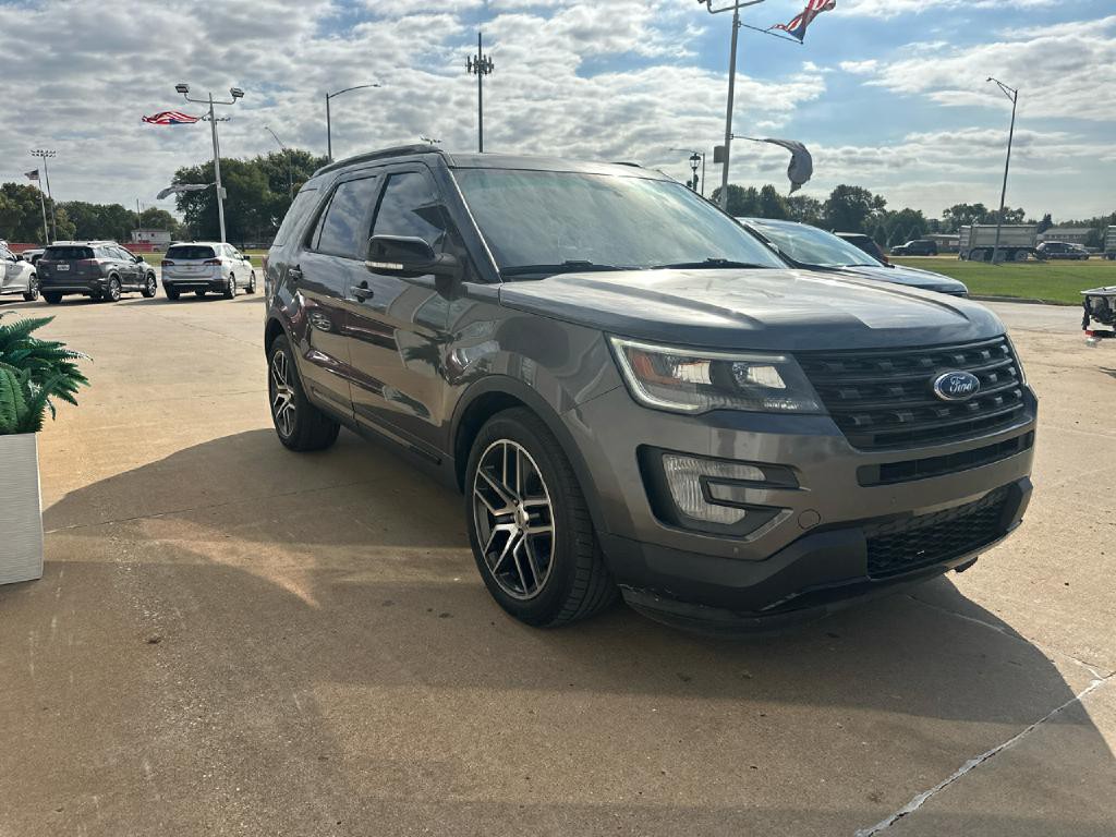 2017 Ford Explorer Image 4