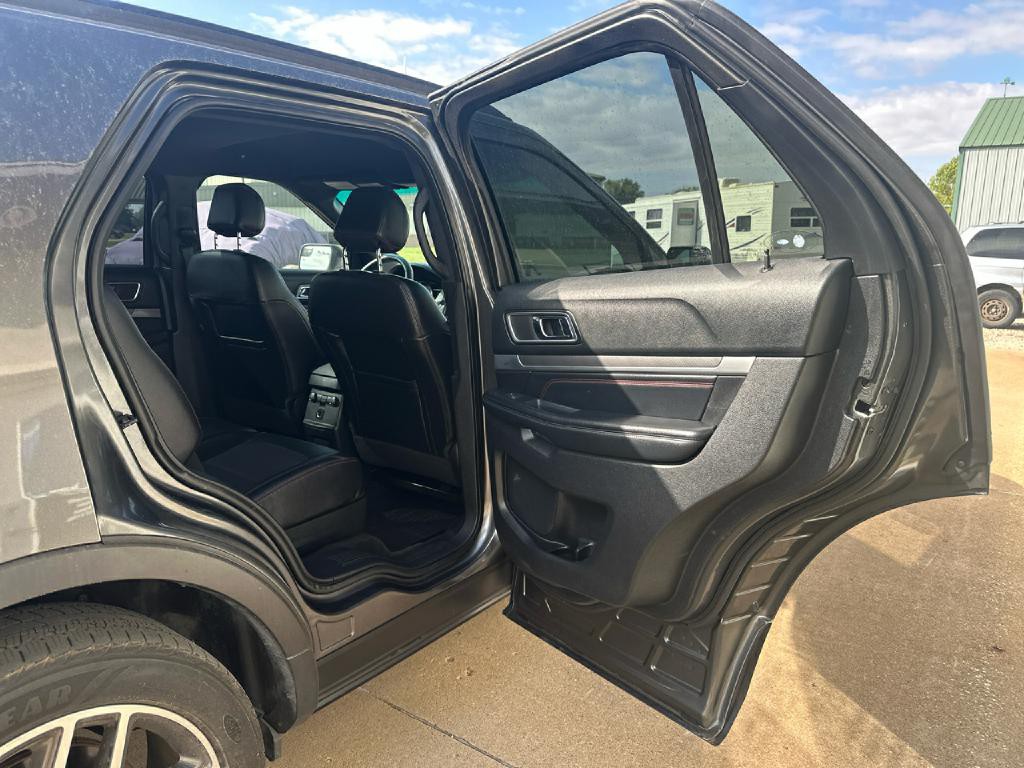 2017 Ford Explorer Image 16