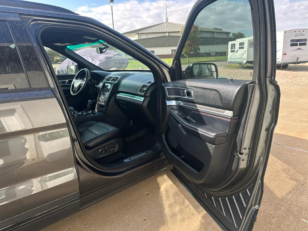 2017 Ford Explorer Image 18