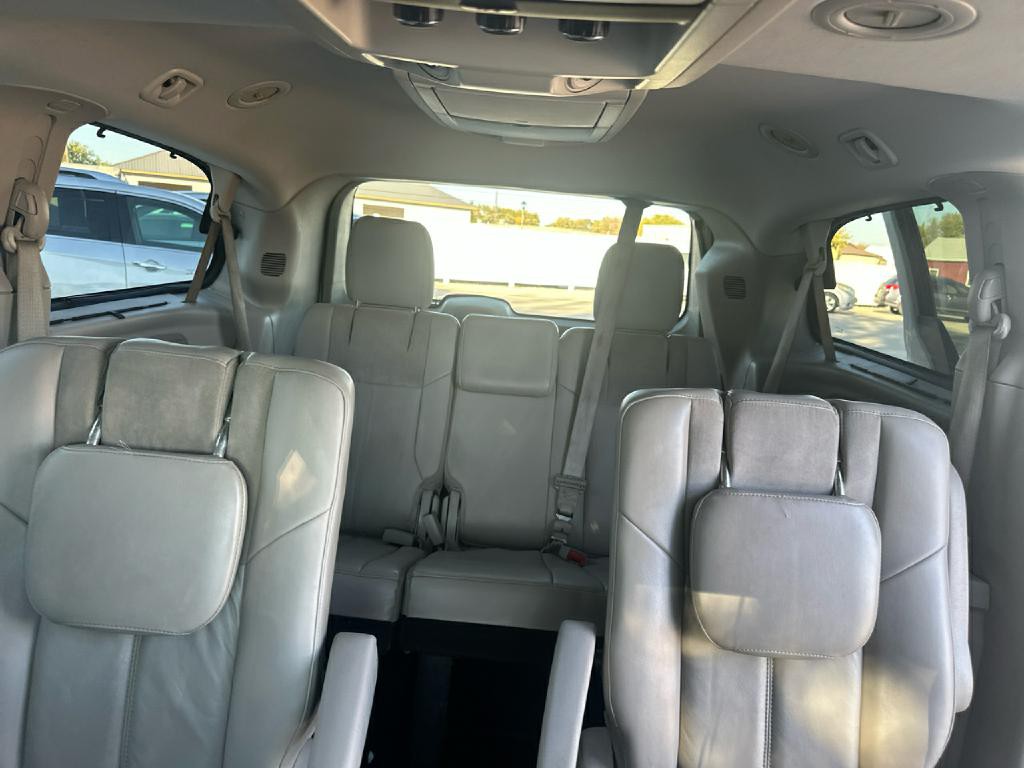 2012 Chrysler Town & Country Image 9