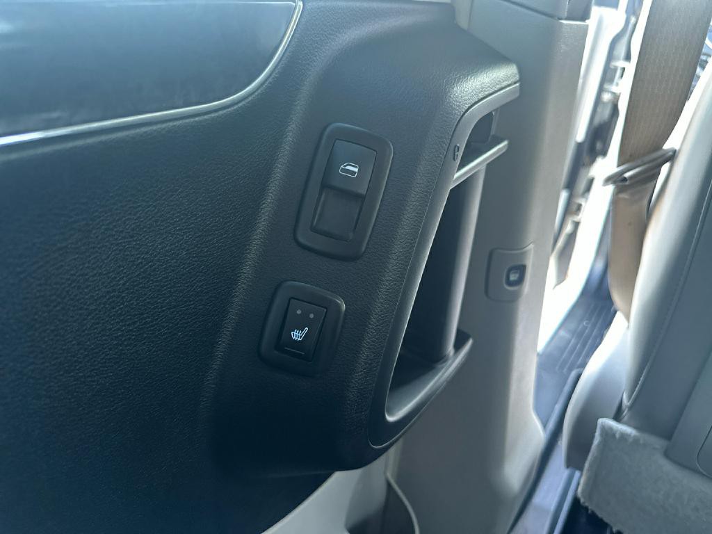 2012 Chrysler Town & Country Image 12