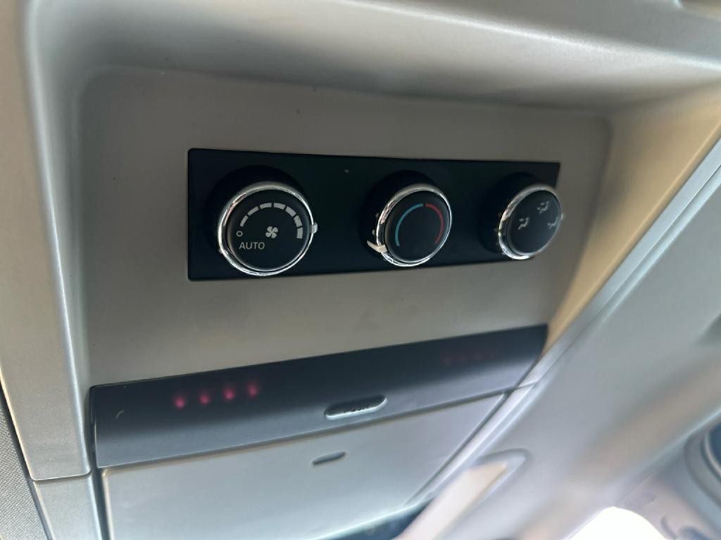 2012 Chrysler Town & Country Image 14