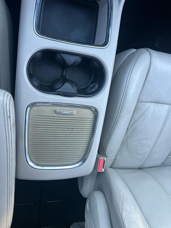 2012 Chrysler Town & Country Image 23