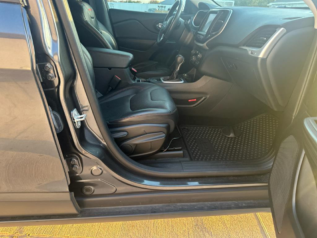 2016 Jeep Cherokee Image 16