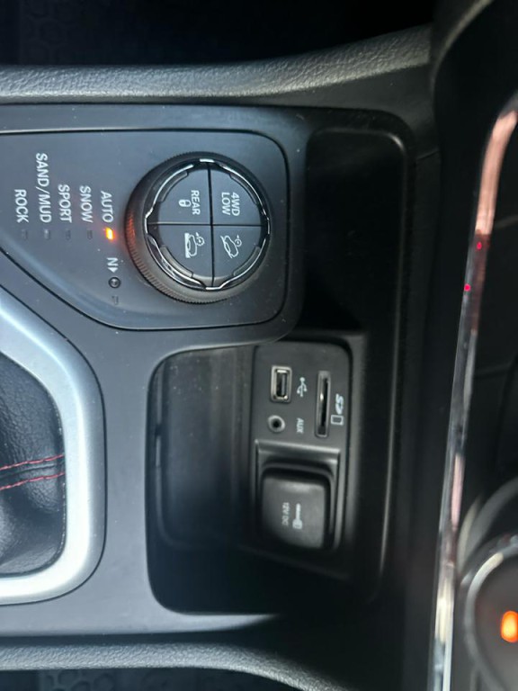 2016 Jeep Cherokee Image 24