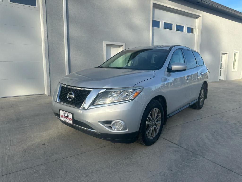 2014 Nissan Pathfinder Image 2