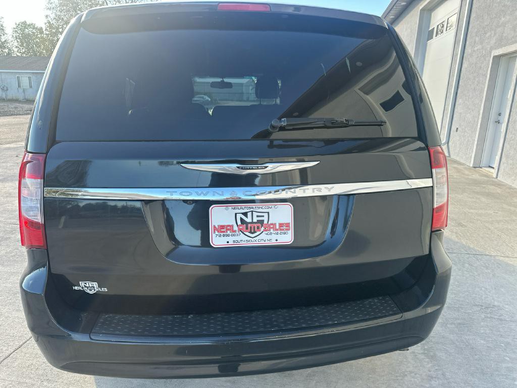 2016 Chrysler Town & Country Image 11