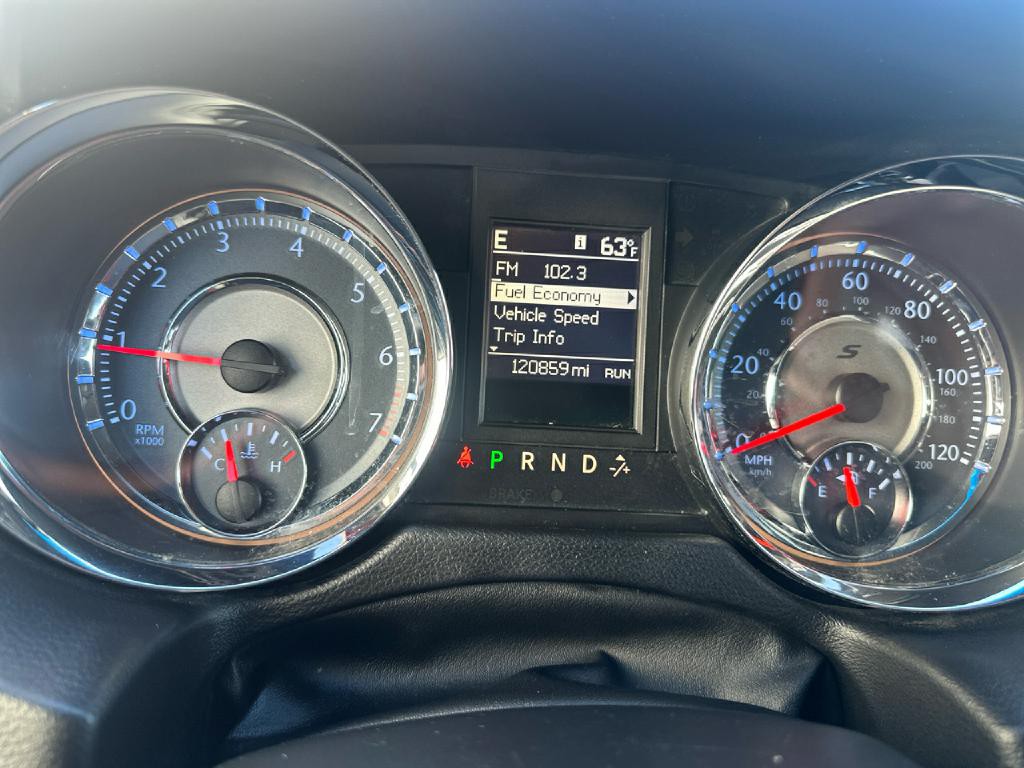 2016 Chrysler Town & Country Image 19