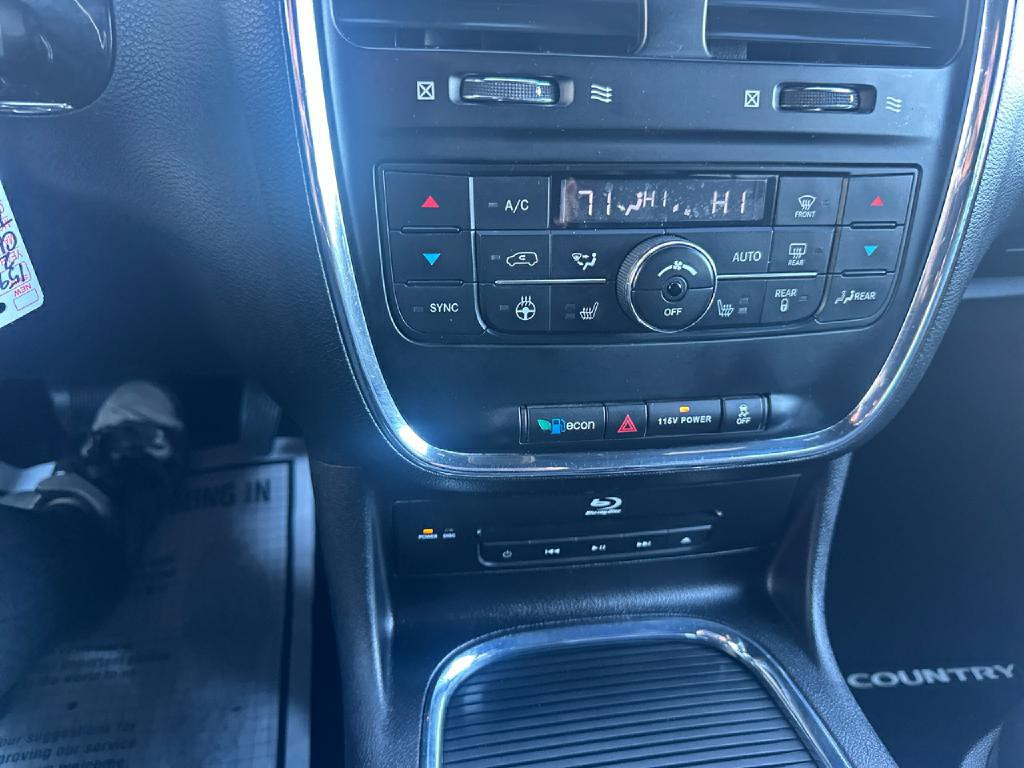 2016 Chrysler Town & Country Image 23