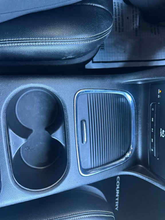 2016 Chrysler Town & Country Image 24