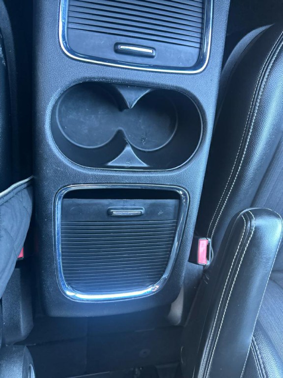 2016 Chrysler Town & Country Image 25