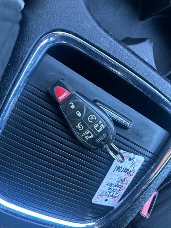 2016 Chrysler Town & Country Image 26