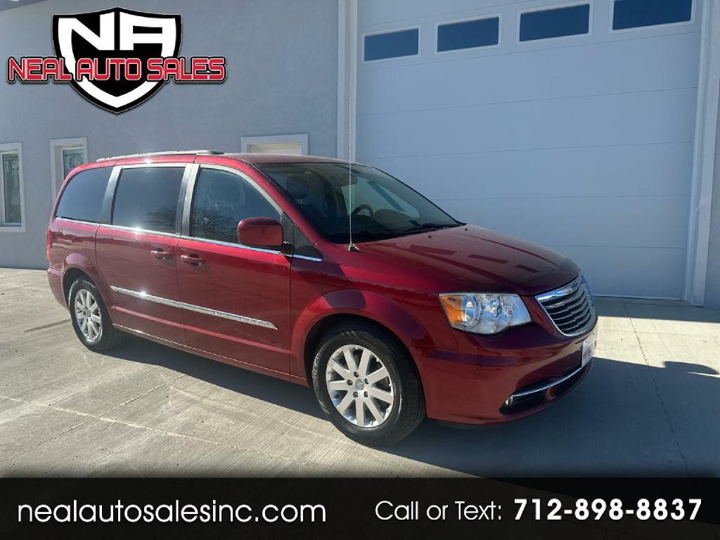 2014 Chrysler Town & Country Image 1